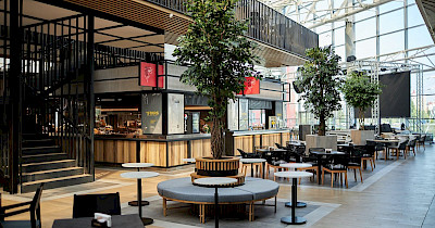 Звезды сошлись: в столичном ТРЦ Blockbuster Mall открылся самый масштабный фуд-маркет в Украине