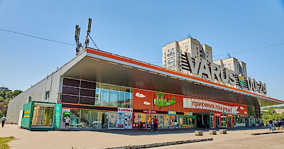 Технології майбутнього: у Varus з’явилася перша в Україні вертикальна зелена ферма