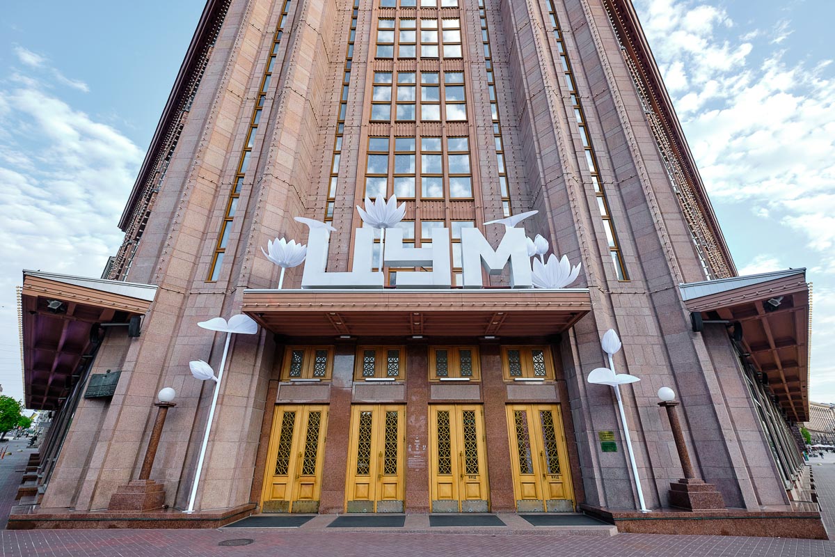 Нові вітрини ЦУМу весна-літо 2021 (+фотоогляд)