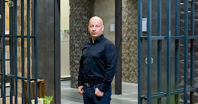 От торговли на рынке до собственных заводов: как Эпицентр стал крупнейшим в стране продавцом плитки