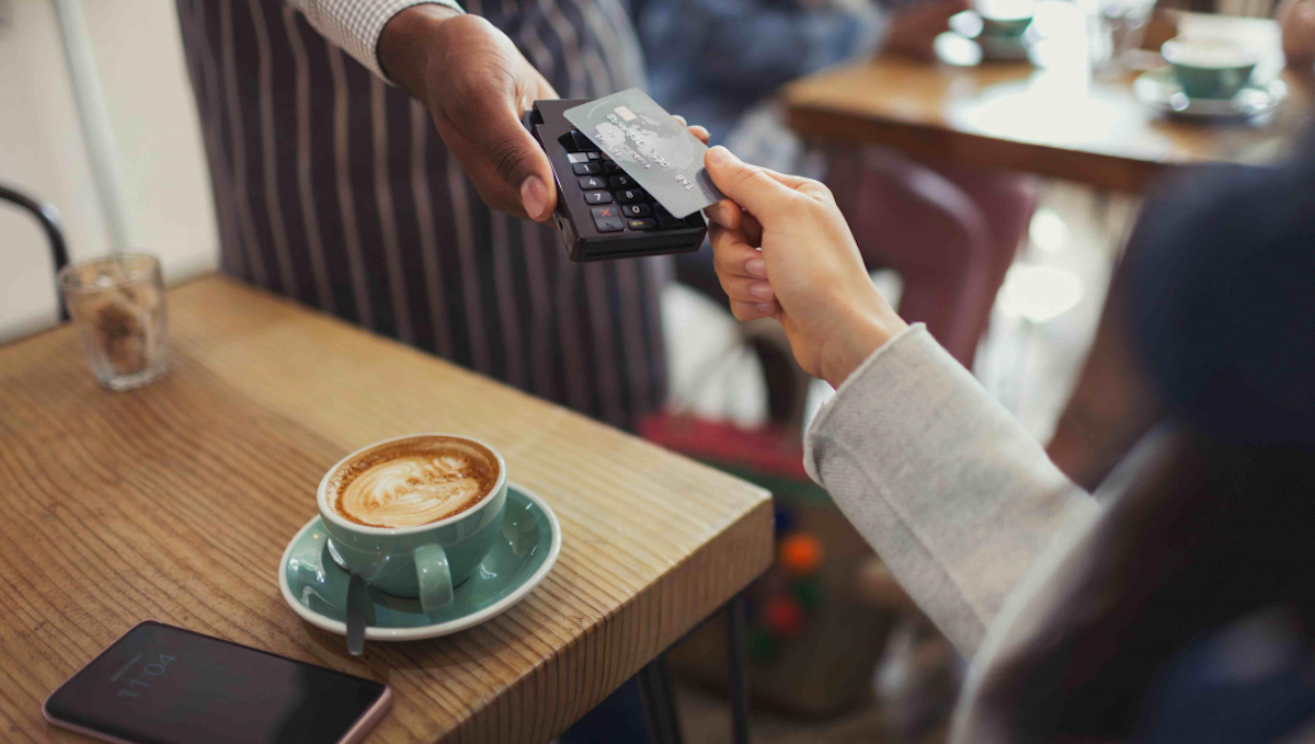 Исследование Poster: 53% счетов в ресторанах Киева оплачиваются банковскими картами