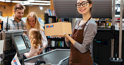 Забрать за 60 секунд: как развивается почтовая коллаборация Meest и торговых сетей