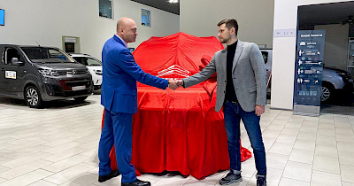 Компания Цитрус подарила поисковому отряду новый микроавтобус