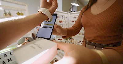 Телефон на прийомі: як підвищити ефективність рітейлу, перетворивши смартфон у POS-термінал