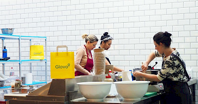 Сервис Glovo запустил первый «dark store» и вторую «облачную кухню» на рынке Украины