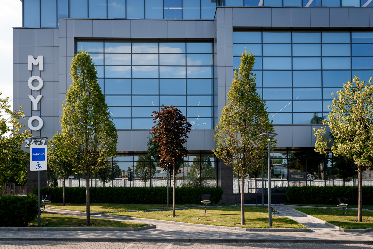 Від 9000 гривень на гаджети. В MOYO підрахували скільки коштуватиме підготовка до школи в останній момент