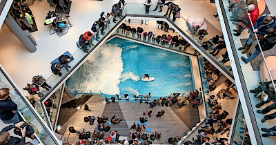 Серфінг в універмазі: як магазин в невеликому місті привернув клієнтів з усієї країни (фотоогляд)