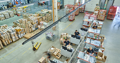 Доставка моды: как работает логистика крупнейшего в Украине онлайн-продавца одежды Kasta (фоторепортаж)