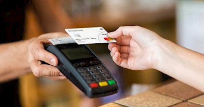 ПриватБанк запускає сервіс «Готівка на касі» в магазинах Сільпо, Фора і Varus