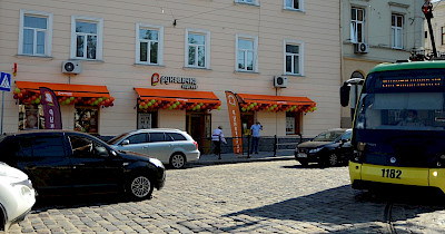 Торгова мережа Рукавичка відкрила новий магазин в центрі Львова