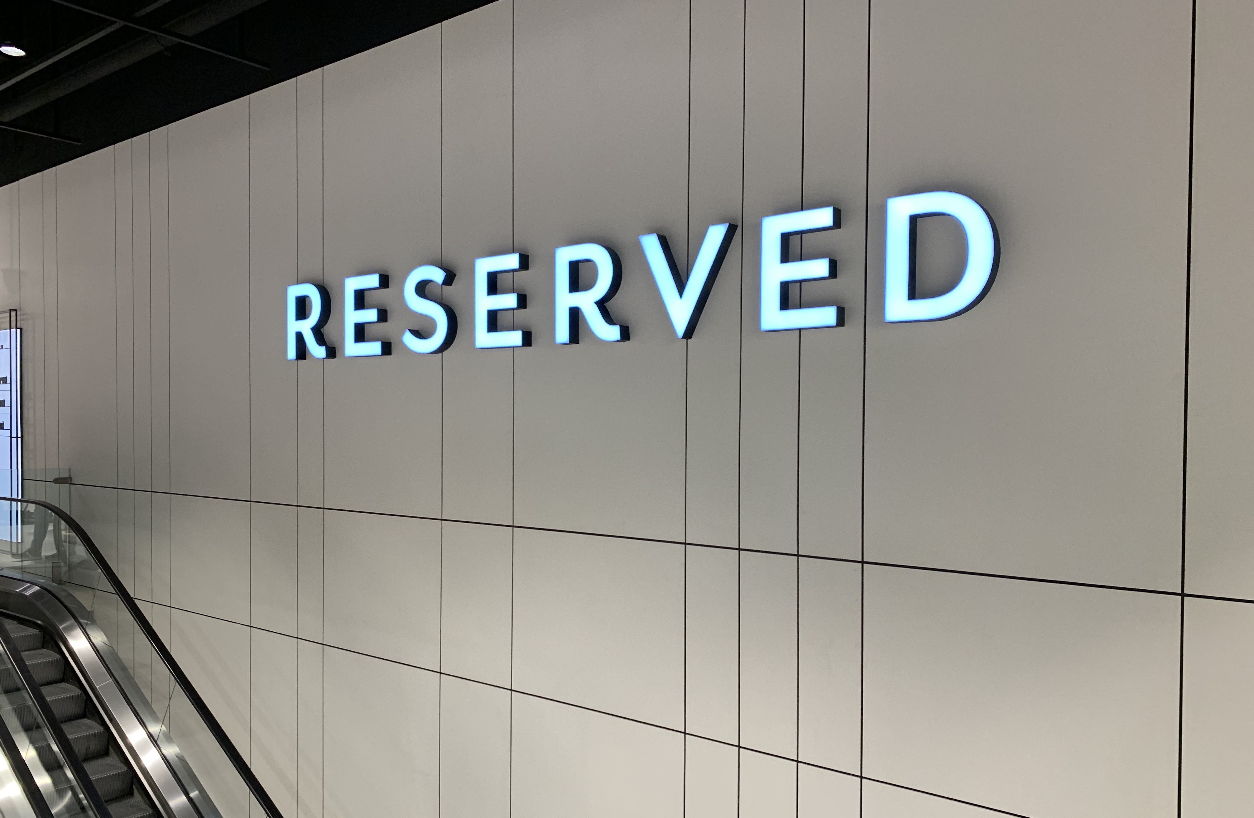 Новый рекорд: как выглядит самый большой магазин Reserved в Украине в ТРЦ Караван (фотообзор)