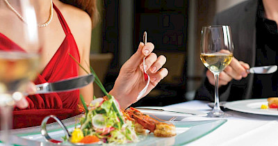 У Києві ресторанам та кафе дозволили приймати гостей в залах