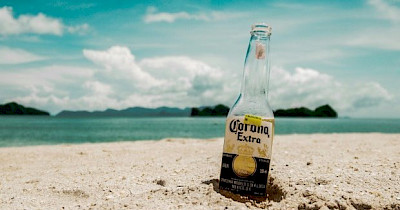 Мистецтво бездіяльності: як пивний бренд Corona працює з негативом і падінням продажів через пандемію