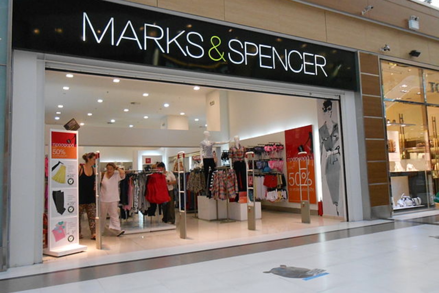 Английская многопрофильная сеть Marks&Spencer закроет более 110 магазинов