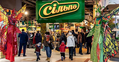 Книжкові історії: як виглядають два нових Сільпо у стилі Одеси 20-х років та Смарагдового міста (фотоогляд)