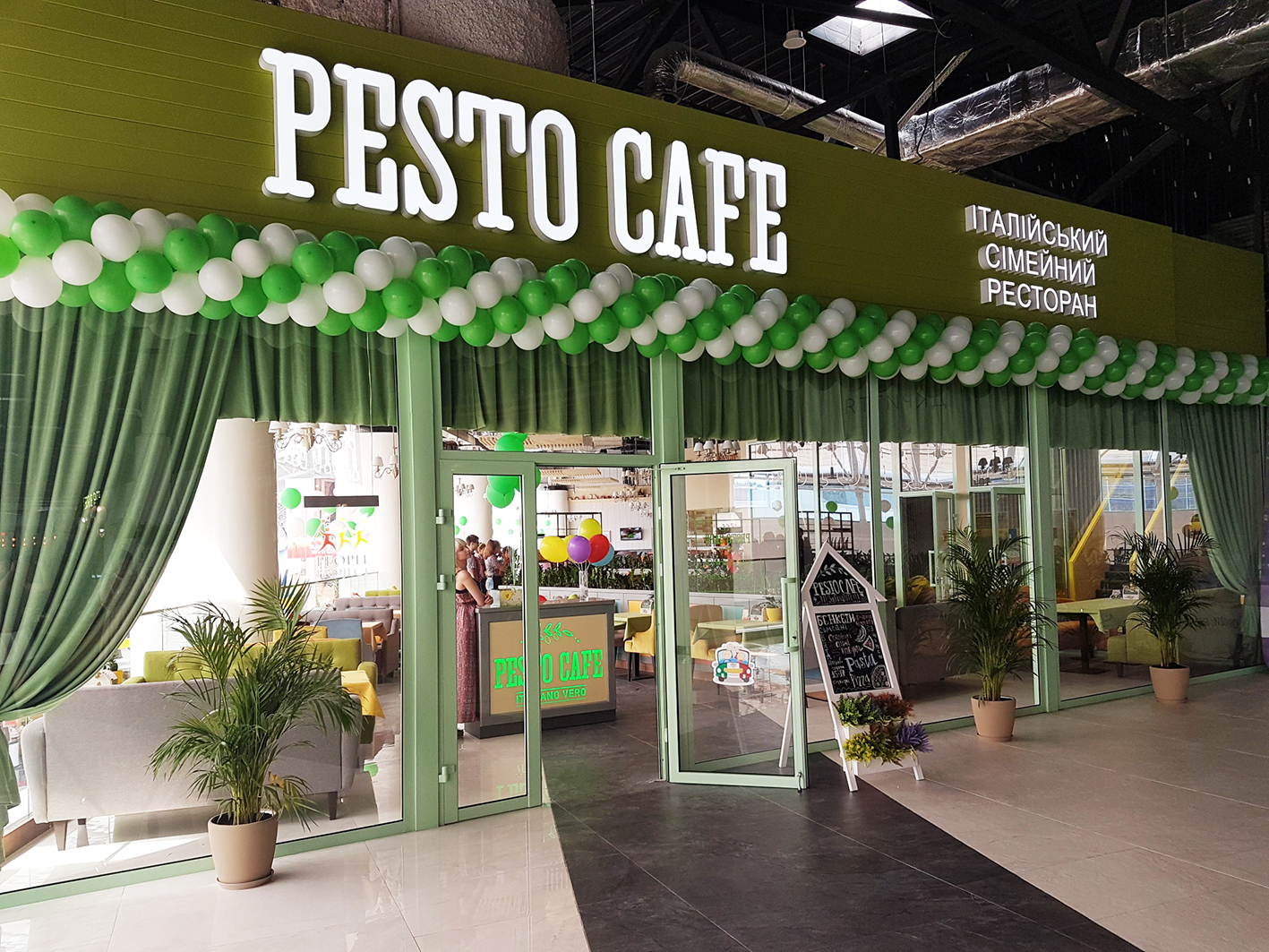 Дмитро Погребицький, Pesto Café: Формула успішного ресторатора