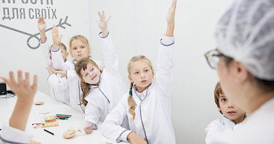 ТМ «Родинна ковбаска» відкриває двері для шкільних екскурсій на пекарню