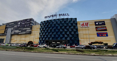 С видом на Днепр: в Киеве открылся 5-уровневный ТРЦ River Mall (фоторепортаж)