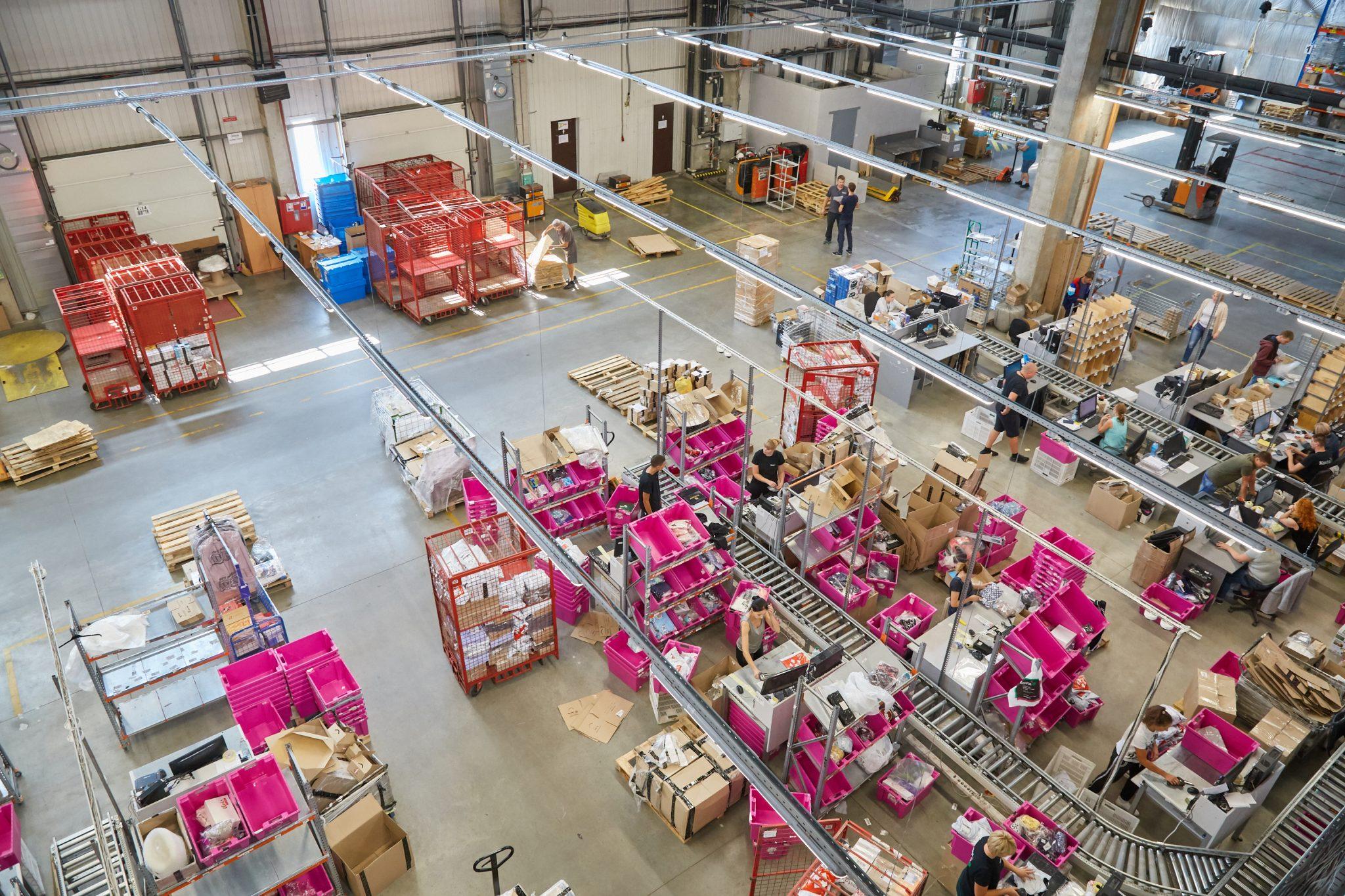 За лаштунками Kasta: як новий склад компанії відправляє до 50 000 замовлень на день (фоторепортаж)