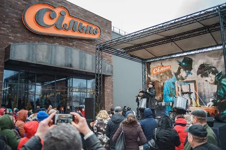 Темне майбутнє: як виглядає Сільпо в стилі “стімпанк” в Вишгороді (фотоогляд)