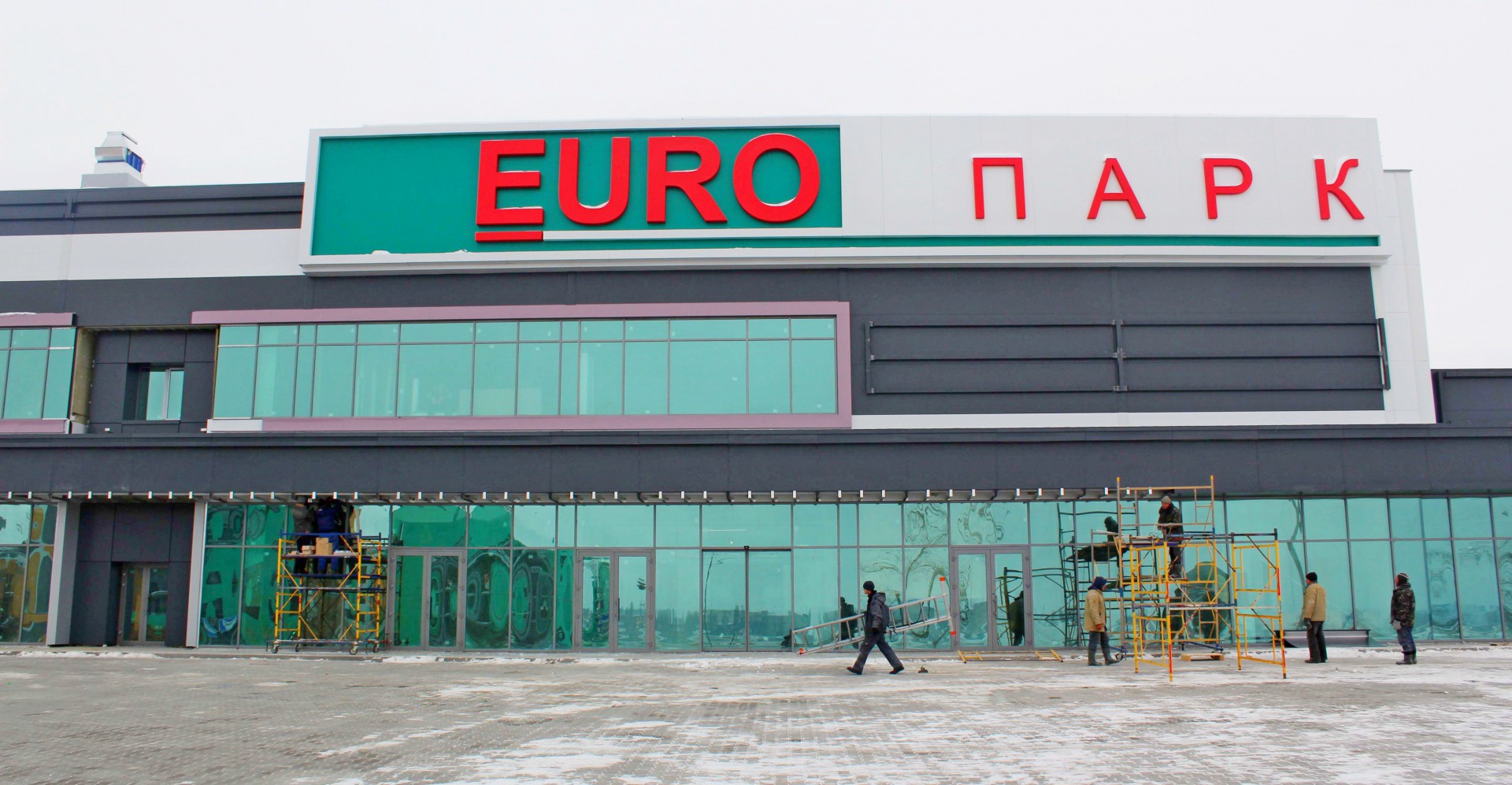 Микрорайонный формат: как выглядит столичный ТРЦ Европарк (фотообзор)