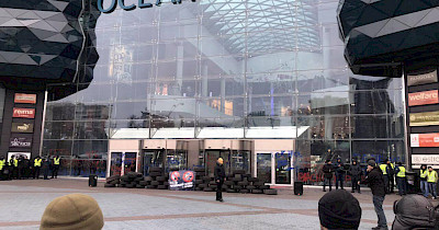 Активисты вновь заблокировали работу Ocean Plaza