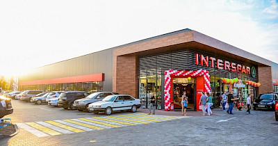 Українці за кордоном: як виглядає супермаркет Interspar в новому стилі (фотоогляд)