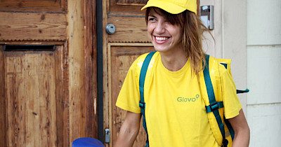 У Києві розпочала роботу нова служба доставки Glovo, що працює з Ашан, Novus і Фуршет