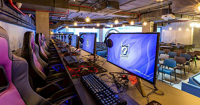 У дніпровському ТРК МОСТ-сіті відкрилася перша Cyber Arena в місті