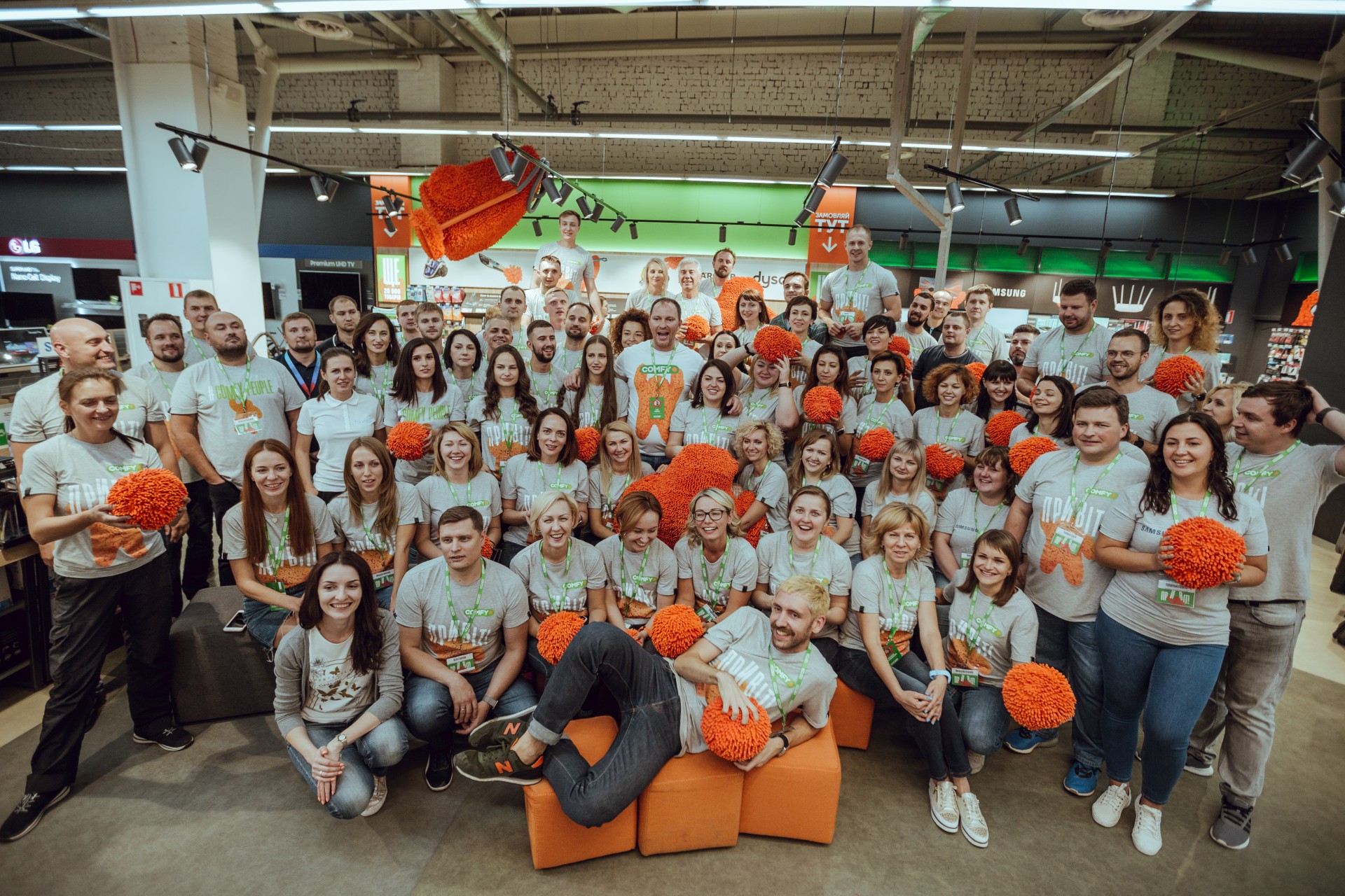 Директора за прилавком: зачем топ-менеджеры Comfy на один день стали продавцами