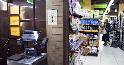 First Ukrainian-made self-checkout machines are set up at Pchelka, Kyiv