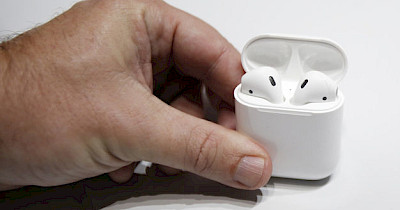 Apple, Adidas, Nike і Puma. На митниці розповіли про ввезення в Україну контрафактних товарів