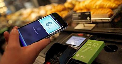Перший місяць: як українці використовують сервіс ApplePay від ПриватБанку (інфографіка)