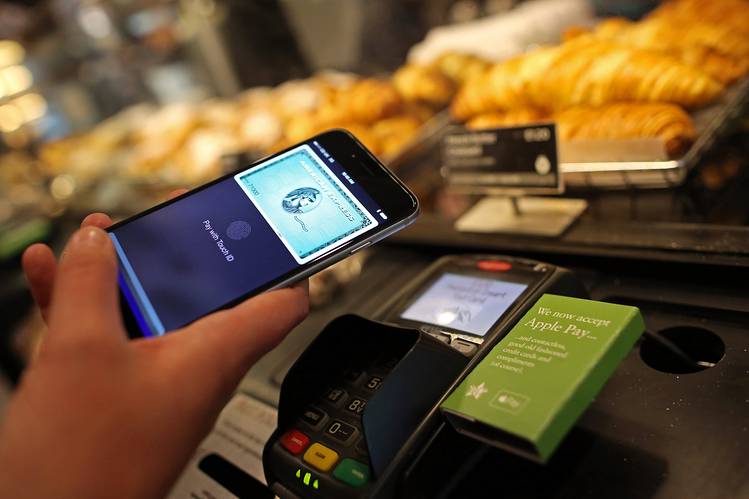 Перший місяць: як українці використовують сервіс ApplePay від ПриватБанку (інфографіка)