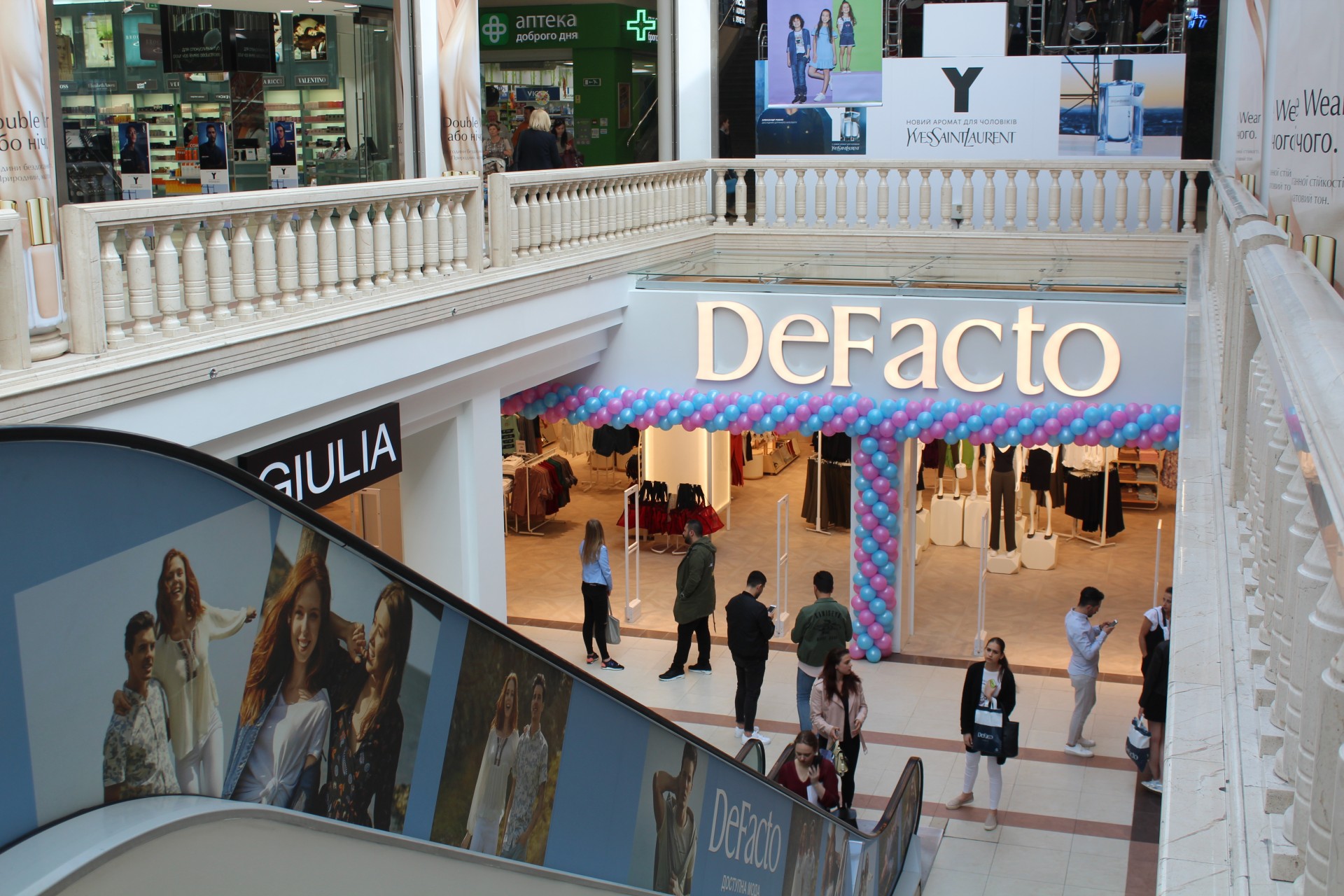 Торжество света и пространства: в ТЦ GLOBUS открылся первый в Украине DeFacto (фоторепортаж)