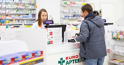 Крупнейший литовский ритейлер закрывает в Украине сеть аптек