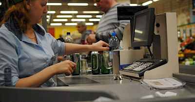 Лише третина магазинів продає техніку і електроніку через касовий апарат