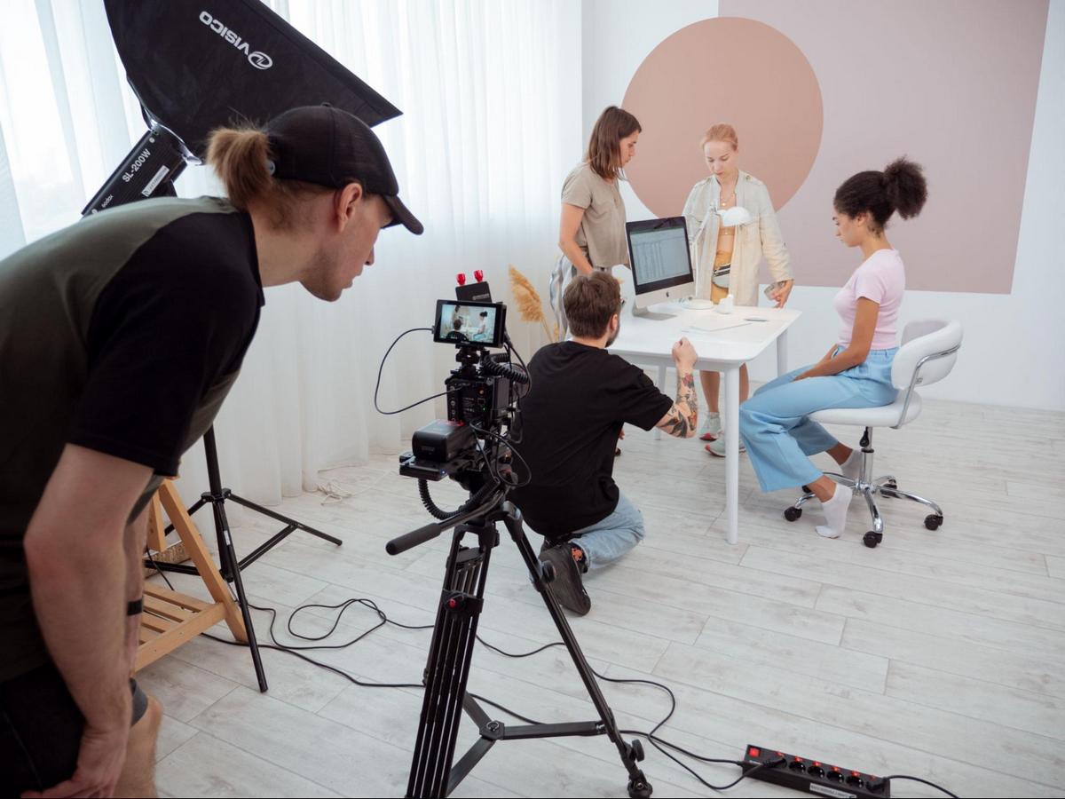 Розробка рекламного ролика: від сценарію до зйомки