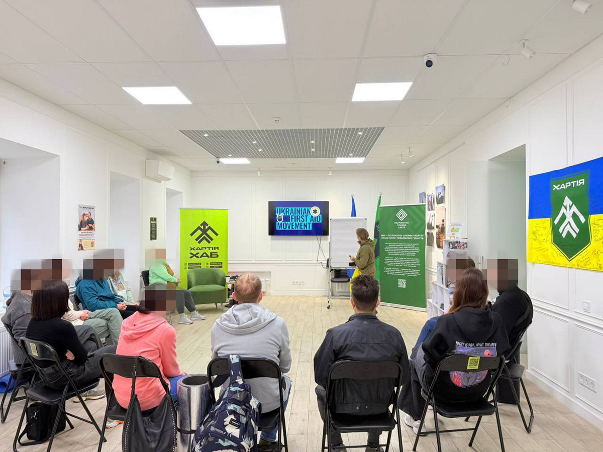 Знання, що рятують життя: команда Хартія-Хаб у Дніпрі провела навчання з домедичної допомоги при кровотечах