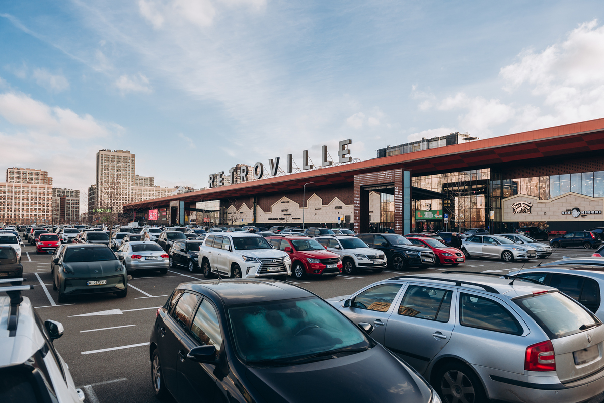 Платний паркінг у ТРЦ: як Retroville впорядковує простір і працює з викликами