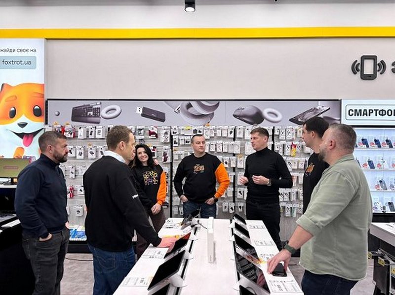 Фокстрот і ПриватБанк запустили інноваційну технологію оплати товарів без черг та навіть без світла