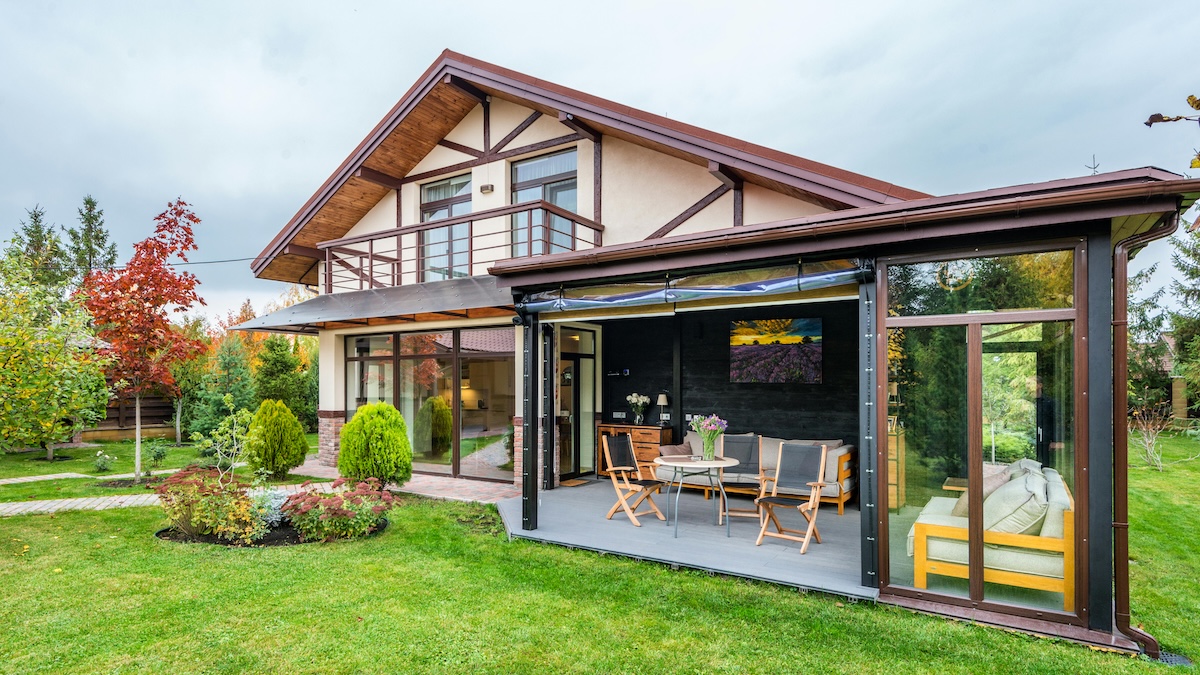 Чому власний двір стає головним місцем відпочинку влітку