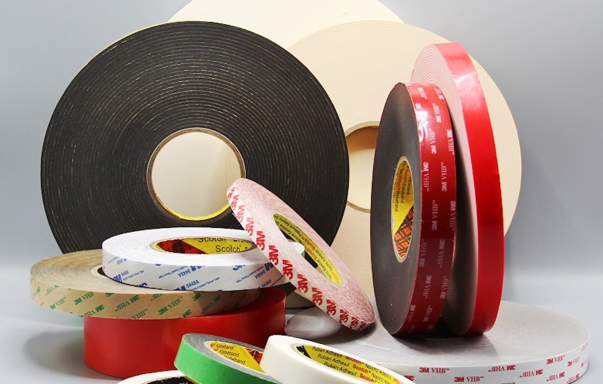 Двосторонній скотч на спіненій основі: професійні характеристики та переваги