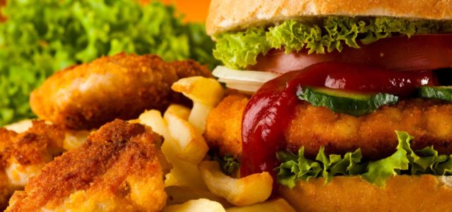 Один раз увидеть: McDonald’s показал, как делает еду (видео)