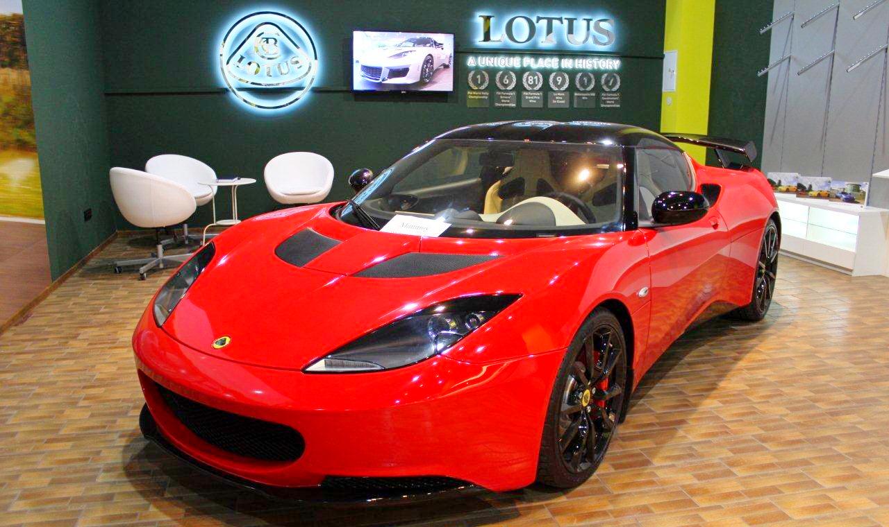 LOTUS открыл автосалон суперкаров в ТРЦ Караван