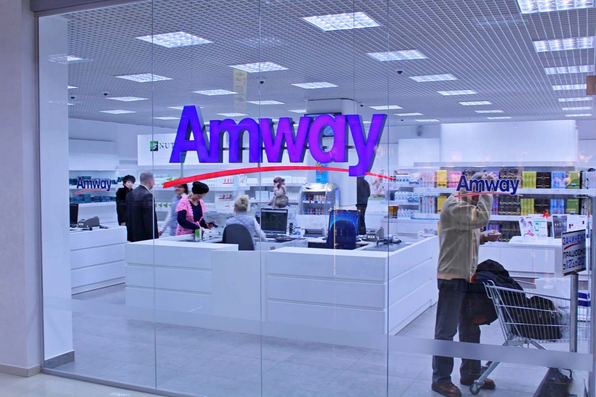 Доброї дороги: як виглядає найбільший у Європі центр Amway (фоторепортаж)