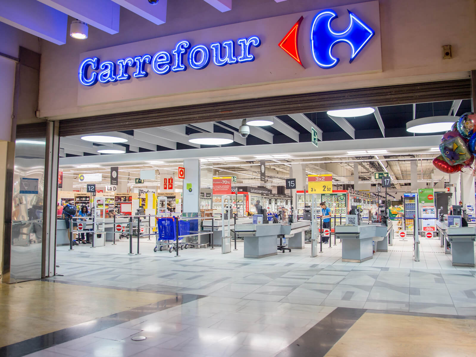 Французька мережа Carrefour тестує супермаркет без брендів