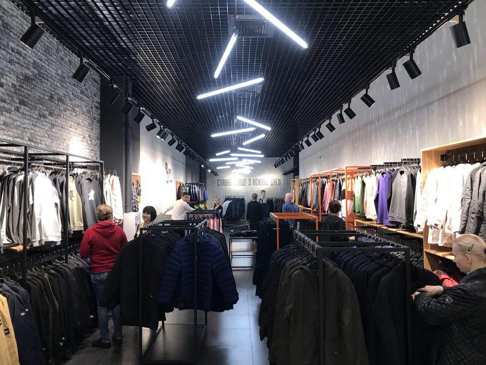 ТРЦ Riviera пополнил пул магазинов молодежным брендом Staff