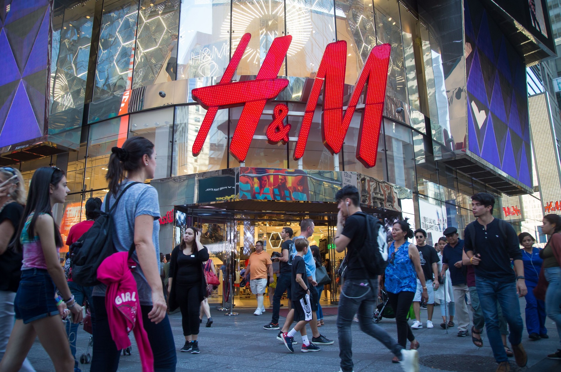 H&M відмовляється від одного з брендів одягу на фоні падіння продажів