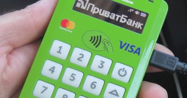 У кур’єрів Нова пошта з’явились miniPOS термінали від ПриватБанку